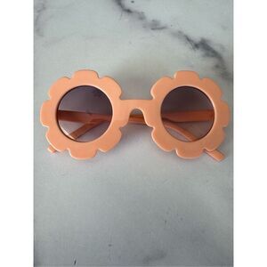 Lacey Lane coral sunnies flower shaped sunglasses girls 2-5 year summertime 70s